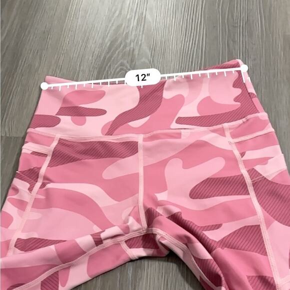 Zyia Active Light n Tight Pink Camo High Rise Cropped Leggings Size 4 - Picture 9 of 11